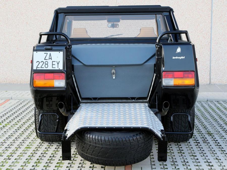Багажник Lamborghini LM002 1990 года  (NA) (фото 13 из 55)